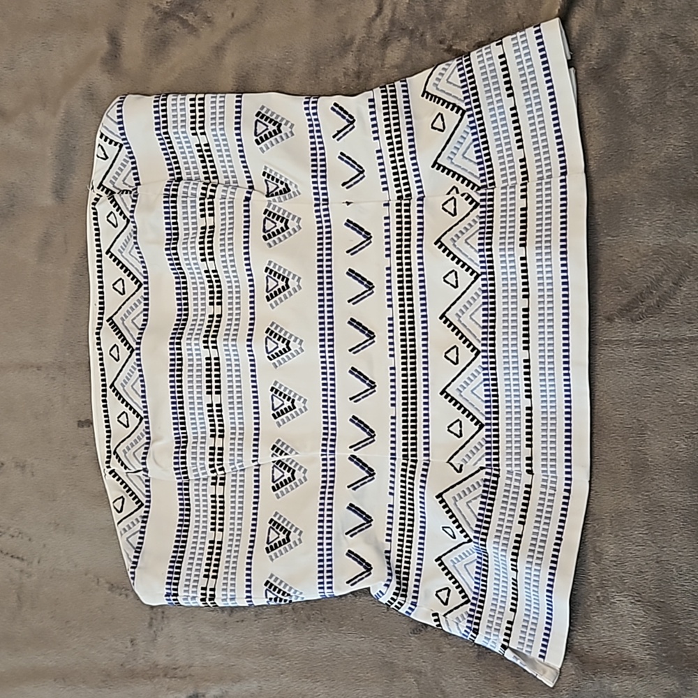 WHBM, blue/black embroidered design on white, 6